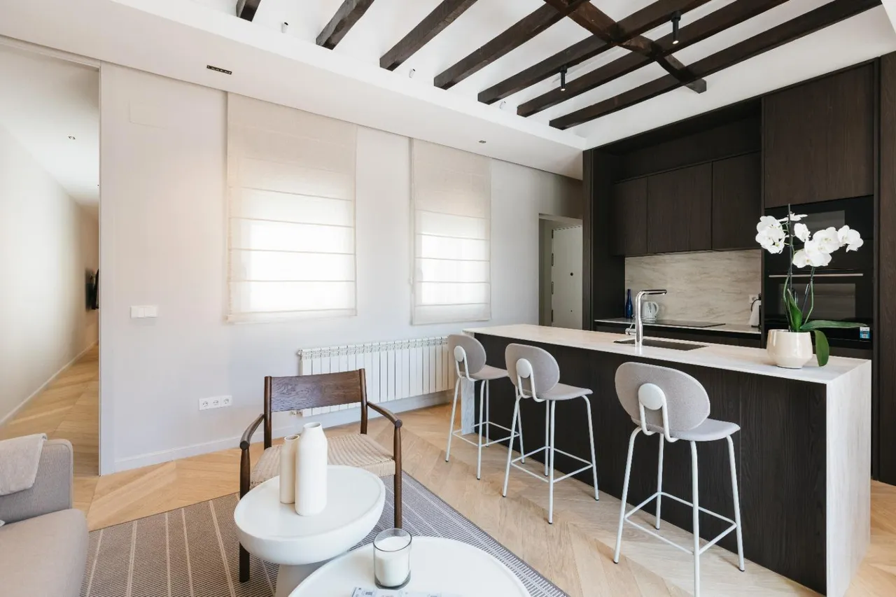 living - 143m² apartment for rent in Castellana, Madrid - gallery - 4