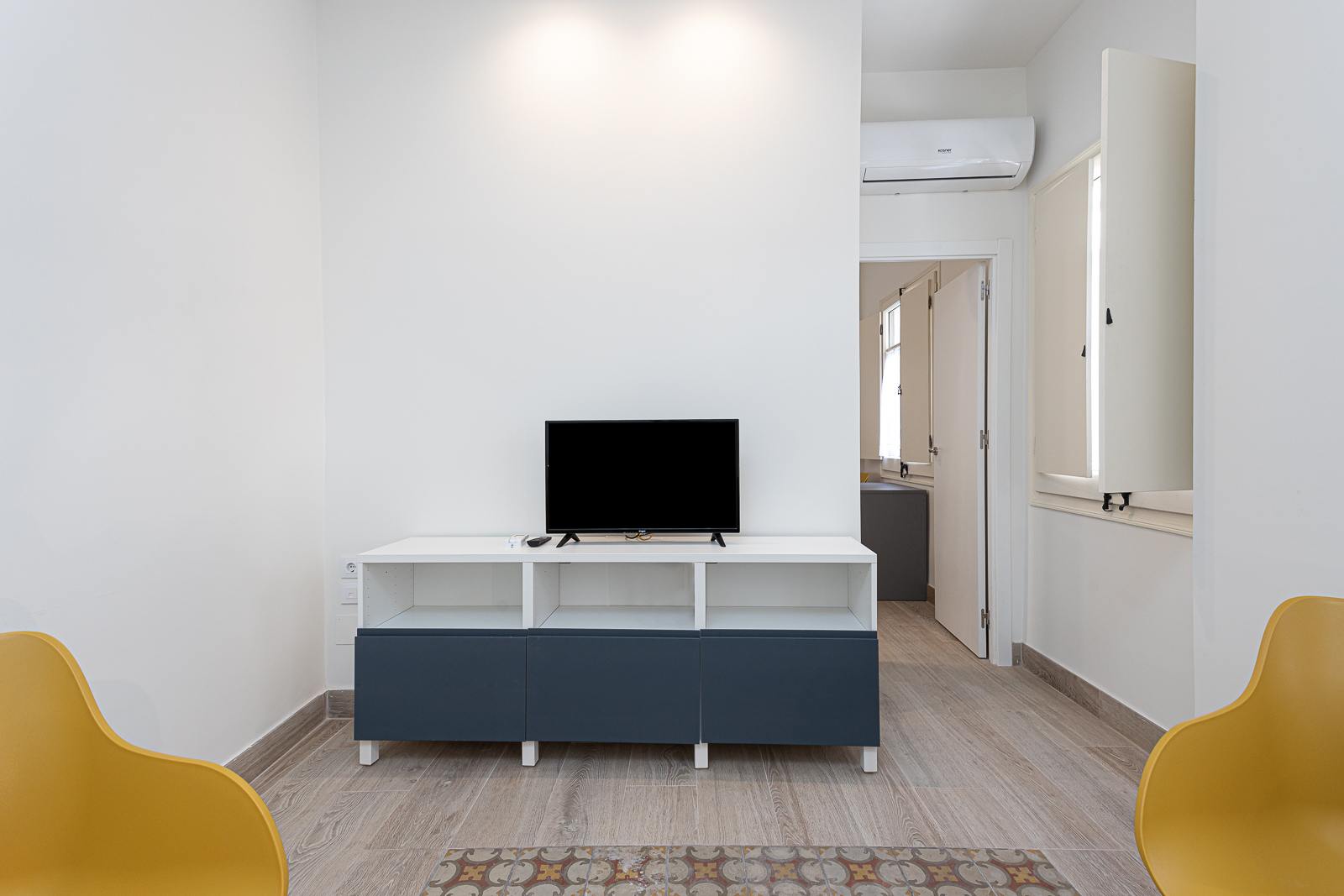 living - 70m² apartment for rent in Gótico, Barcelona - gallery thumbnail - 6
