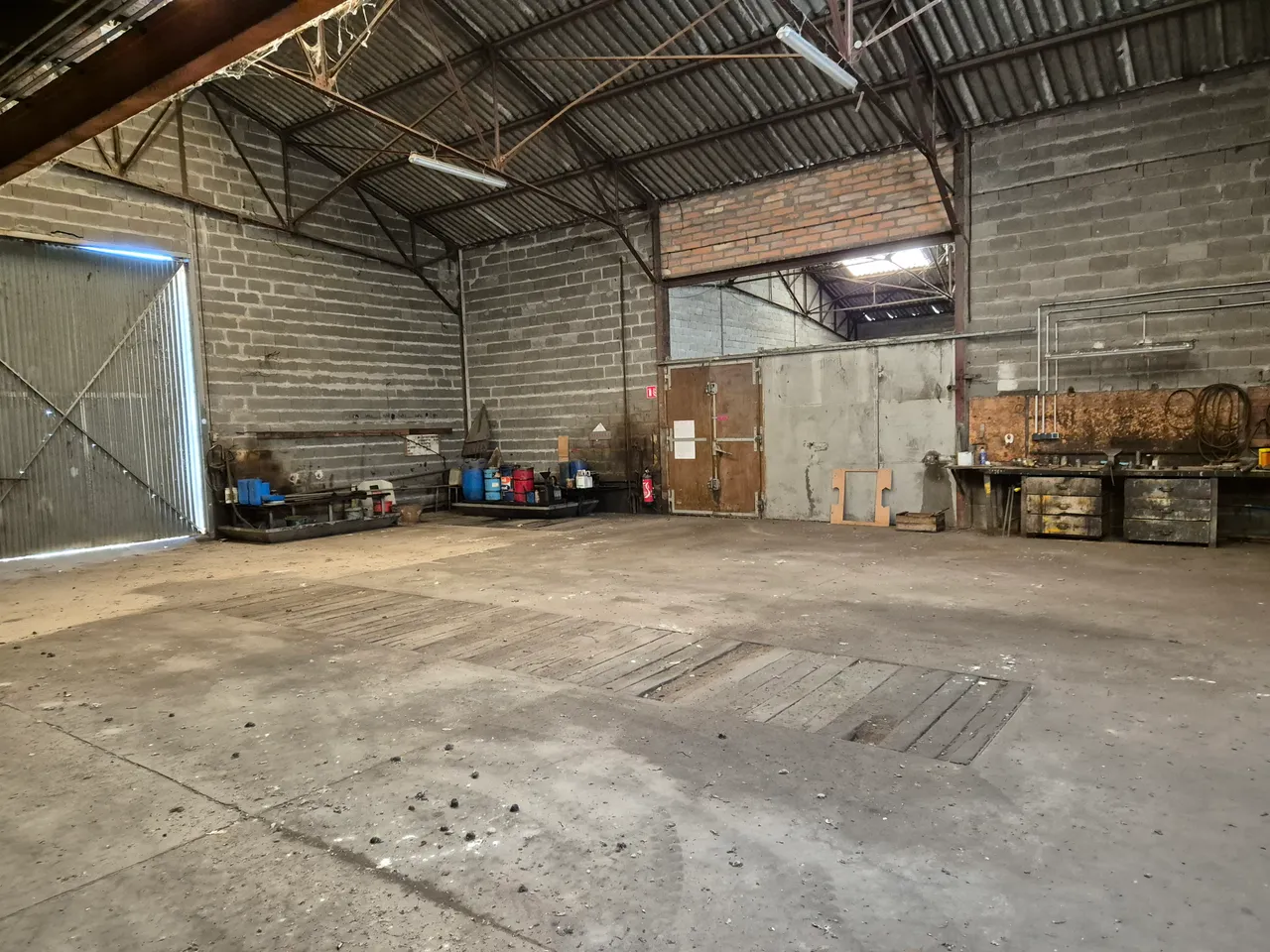 logistics - Warehouse For Sale - gallery - 2
