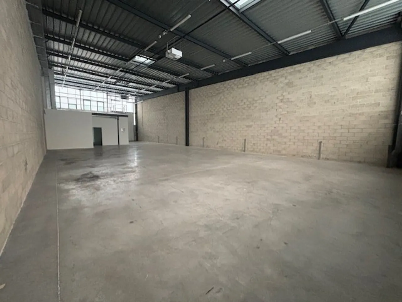 logistics - Light Industrial Premises / Offices For Rent - gallery - 7