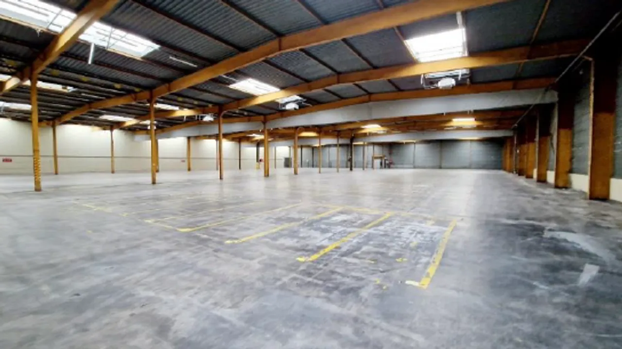 logistics - Logistics Warehouse For Rent - gallery - 2