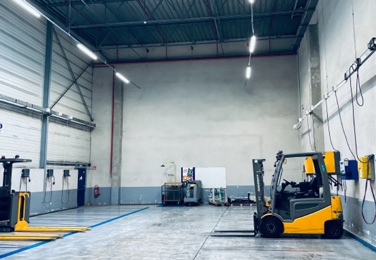 logistics - Logistics Warehouse For Rent - gallery - 6