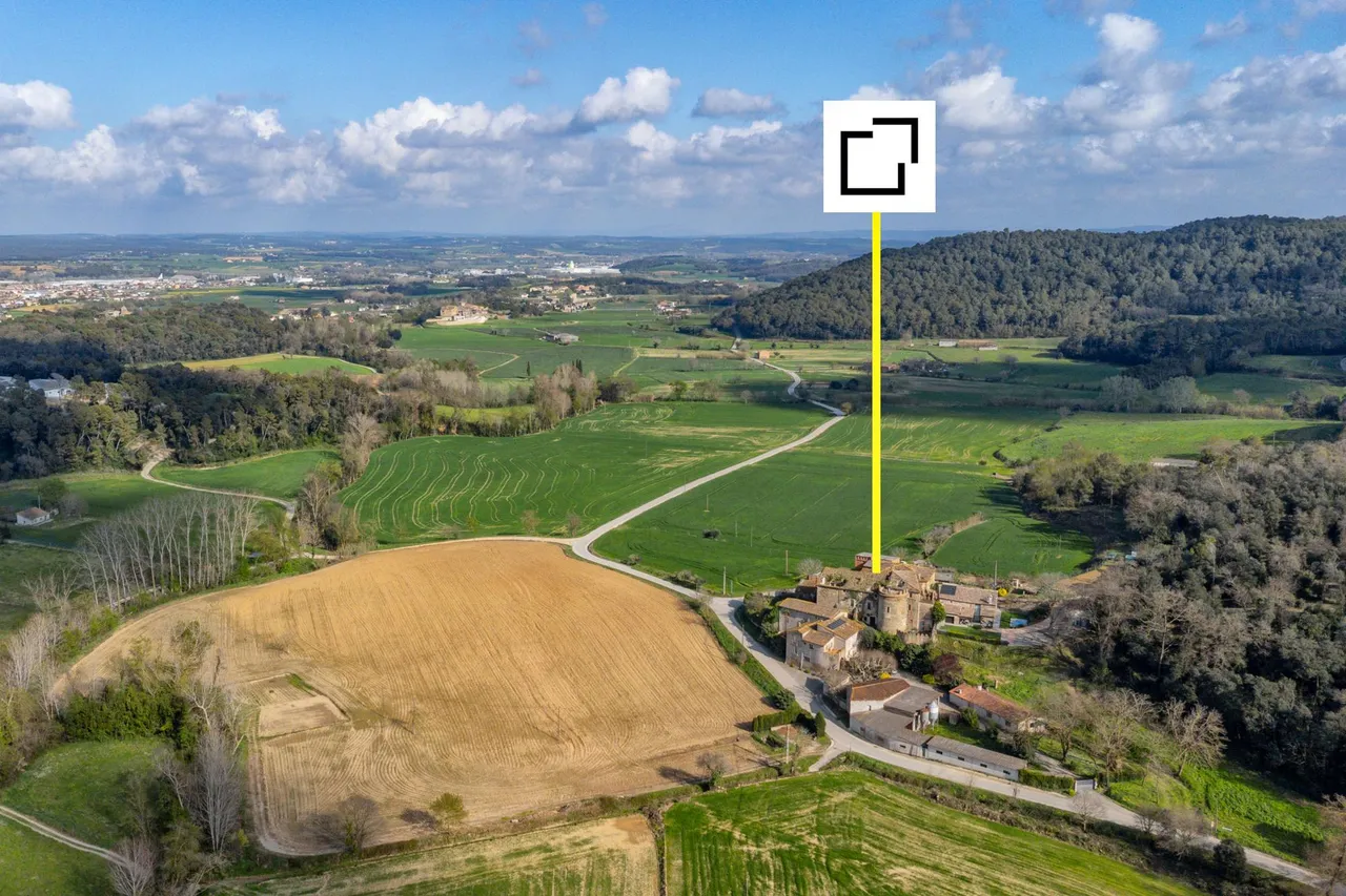 living - 680m² castle / palace for sale in Pla de l'Estany, Girona - gallery - 10
