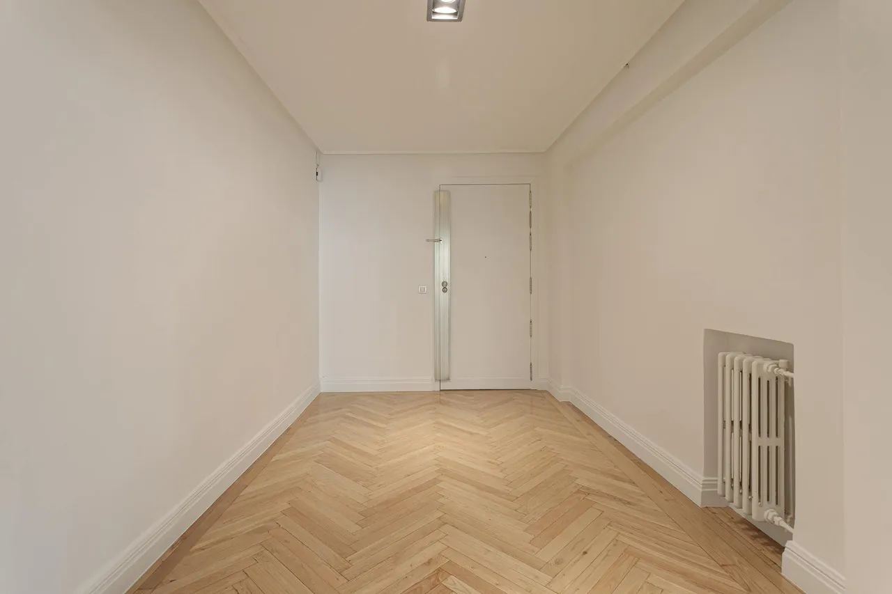 living - Piso de 350m² en alquiler en Almagro, Madrid - gallery - 2
