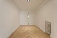 living - Piso de 350m² en alquiler en Almagro, Madrid - gallery thumbnail - 2