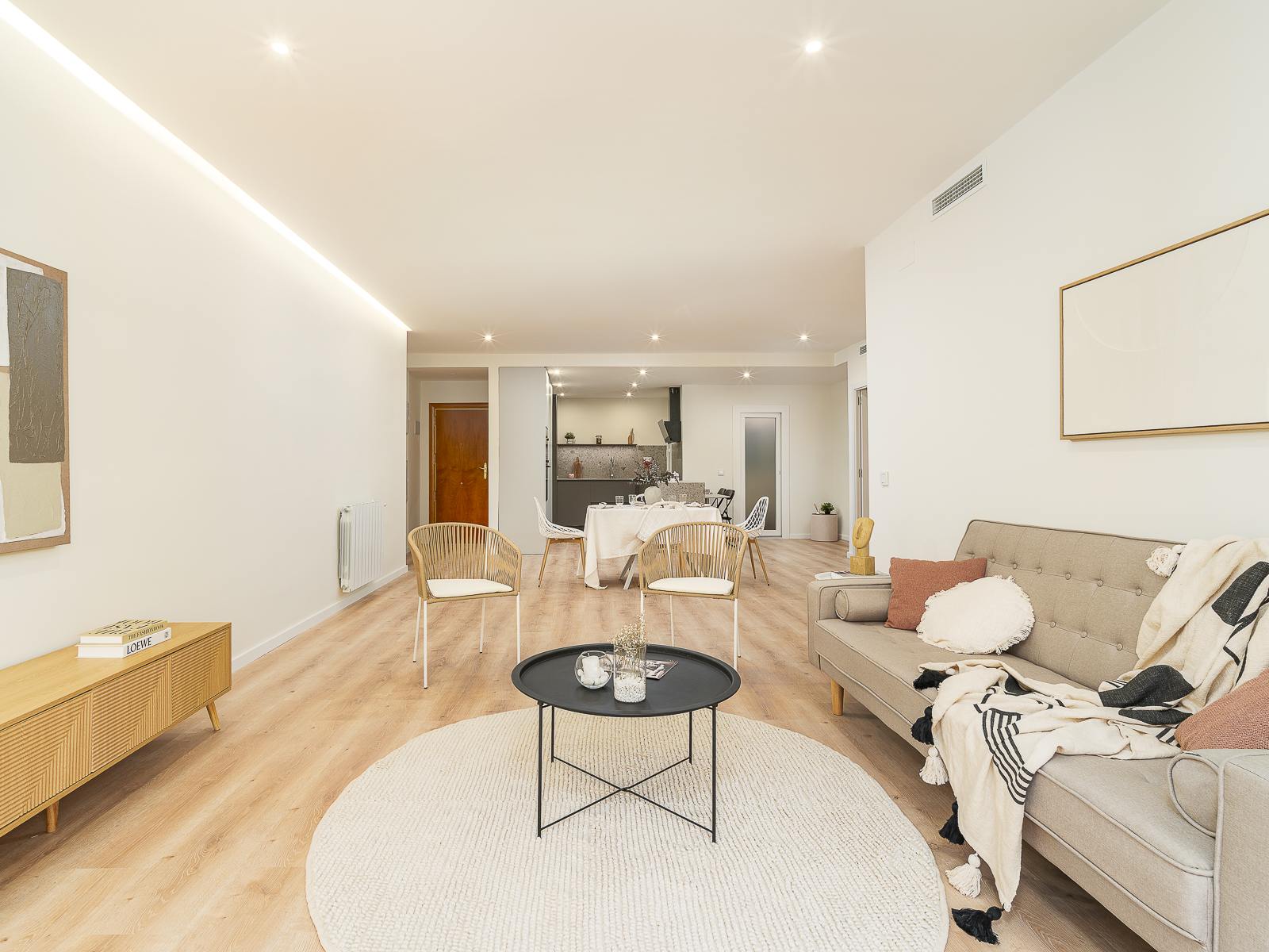 living - Piso de 130m² con 7m² terraza en venta en Eixample Derecho - gallery thumbnail - 5