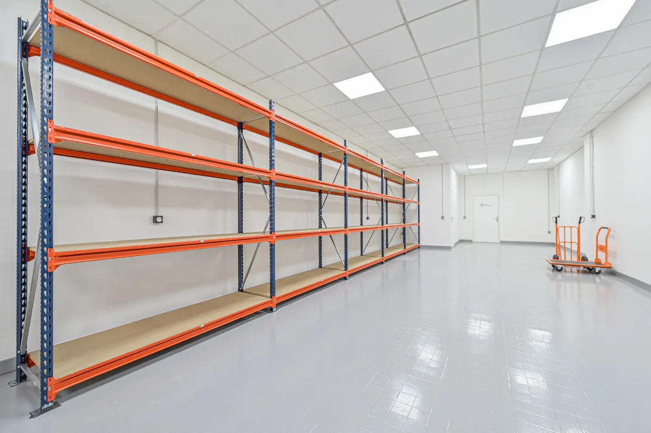 logistics - Warehouse For Rent - gallery - 3