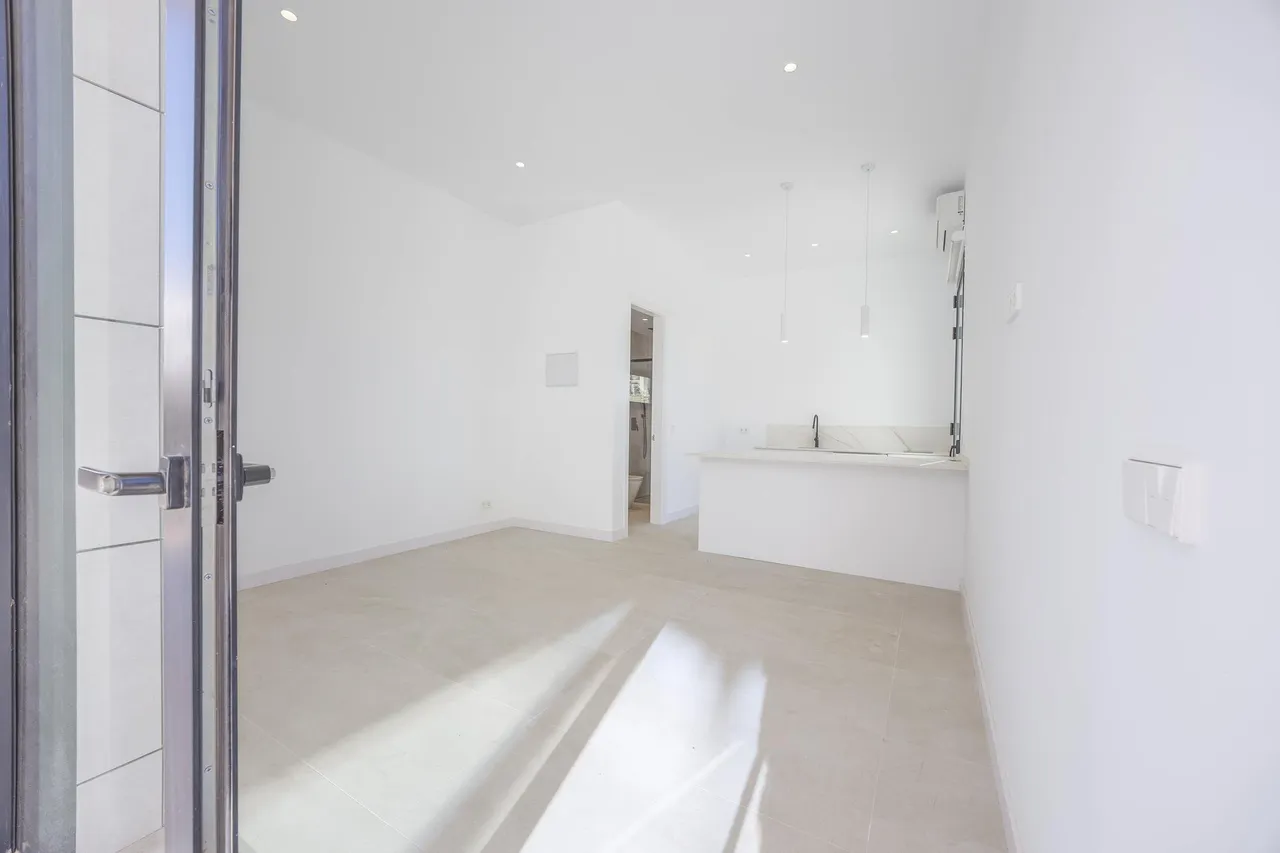 living - 390m² house / villa with 1,129m² garden for sale in Los Monasterios - gallery - 5