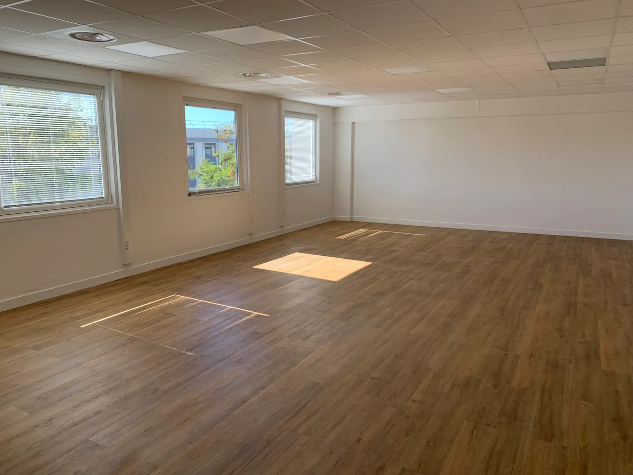 logistics - Entrepôt / Bureaux À Louer - gallery - 9