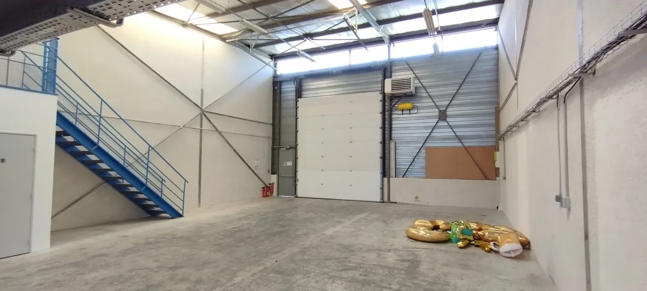 logistics - Light Industrial Premises / Offices For Rent - gallery - 5