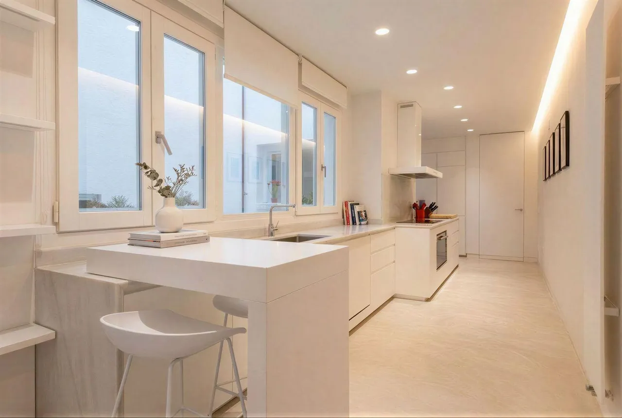 living - 292m² apartment for rent in Jerónimos, Madrid - gallery - 6