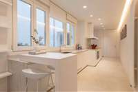 living - Piso de 292m² en alquiler en Jerónimos, Madrid - gallery thumbnail - 6