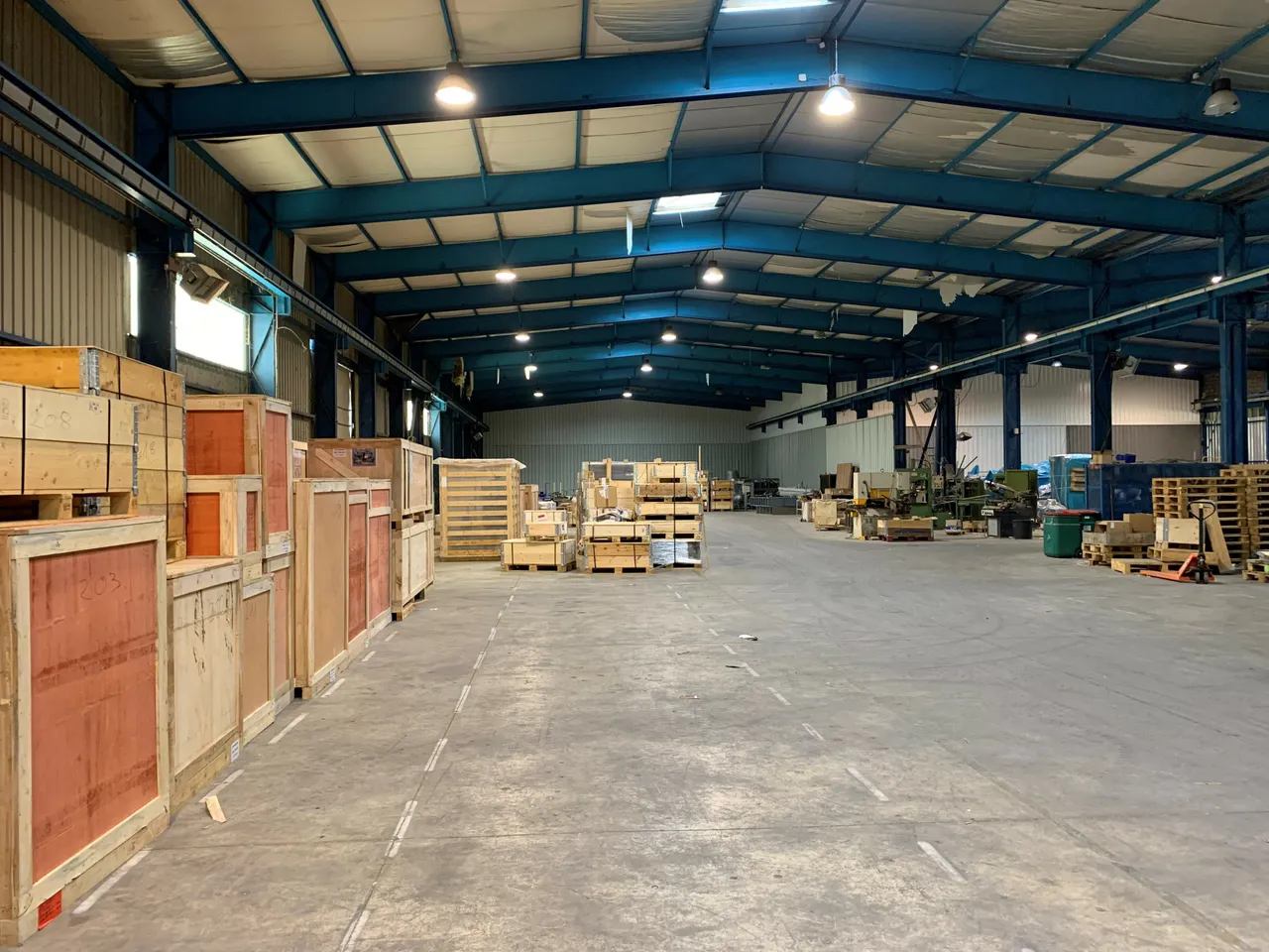 logistics - Local d’activités À Louer - gallery - 3
