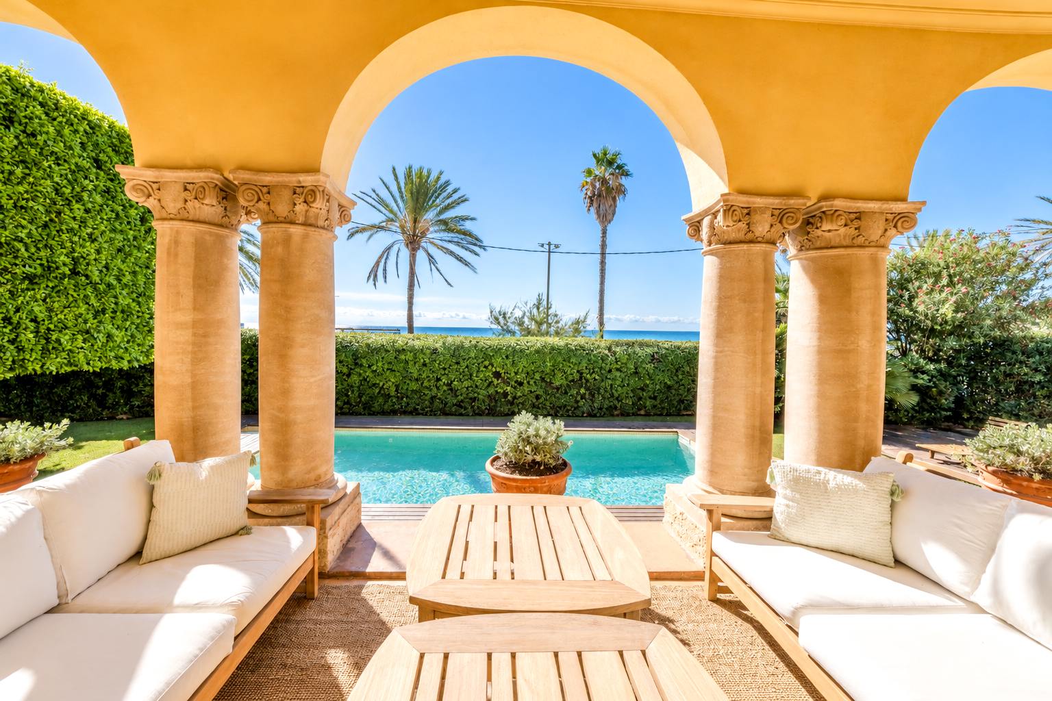 living - 618m² house / villa for sale in Terramar, Barcelona - gallery - 4
