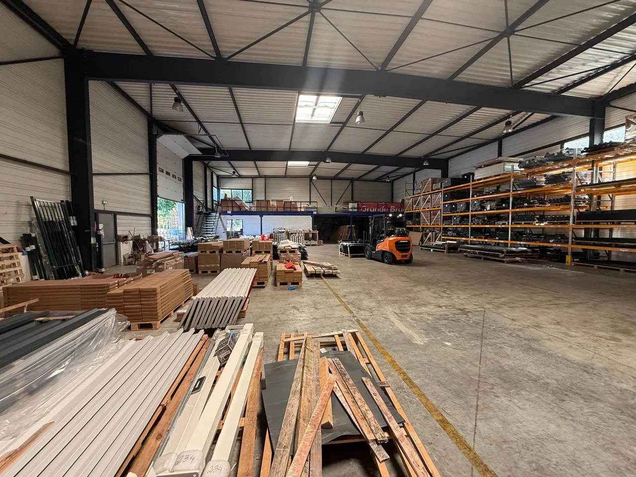 logistics - Warehouse / Offices For Rent - gallery - 7