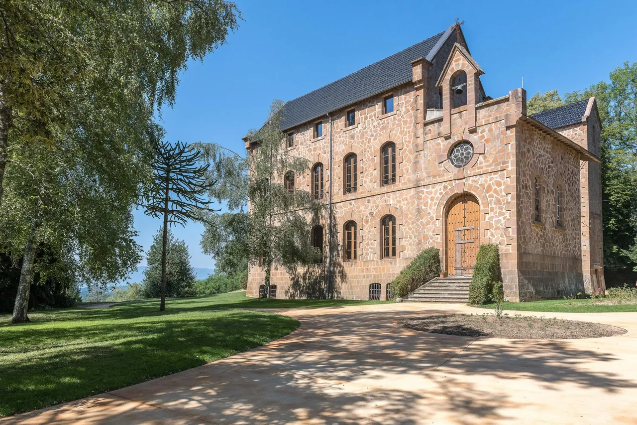 living - Castillo / palacio de 1,966m² en venta en La Selva, Girona - gallery - 8