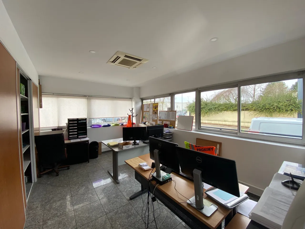 logistics - Mixed Light Industrial Premises / Offices For Rent - gallery - 2