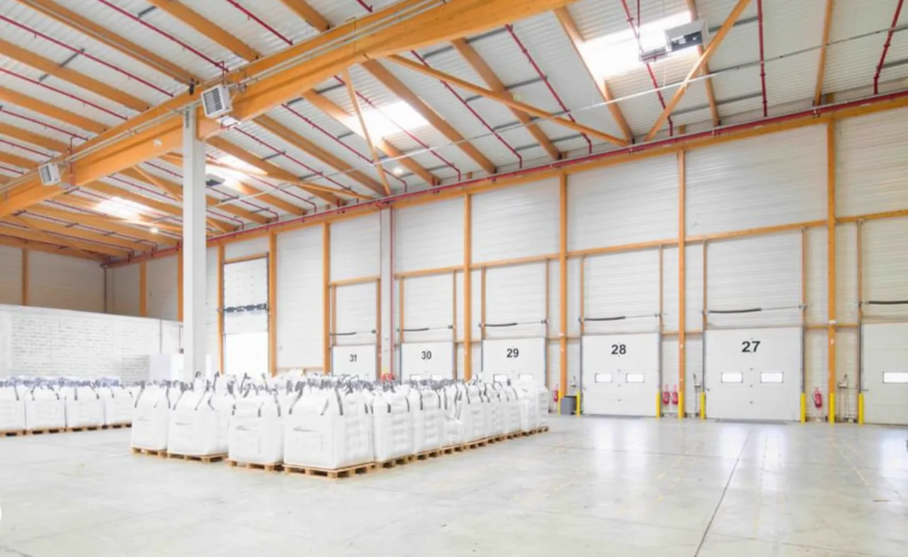 logistics - Logistics Warehouse For Rent - gallery - 2