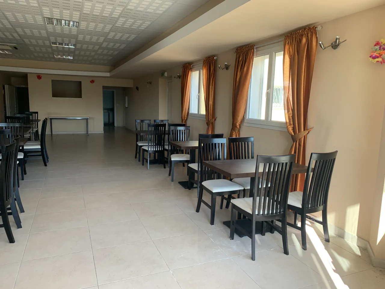 office - Services / Showroom For Sale - gallery - 4