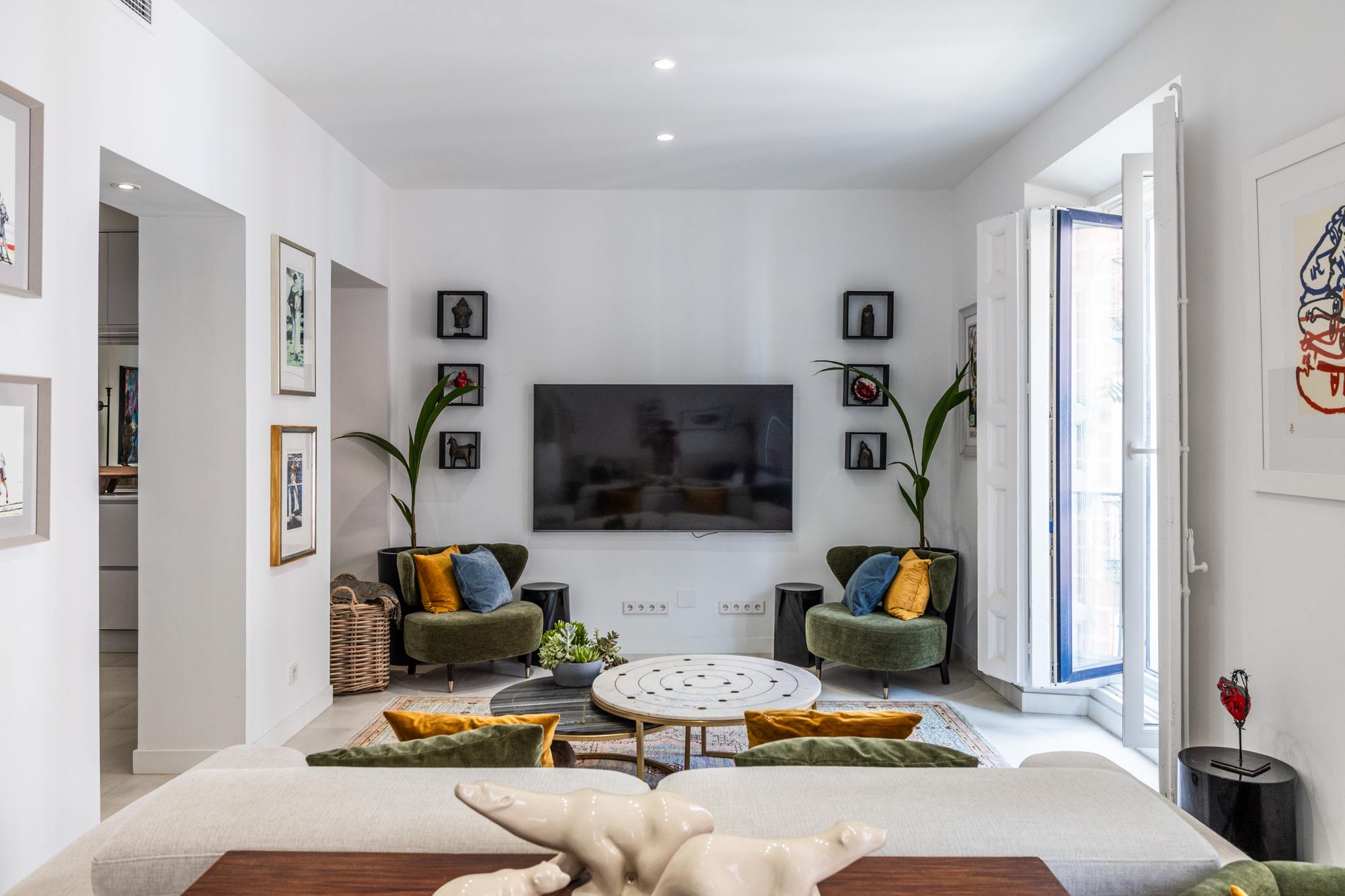 living - Piso de 185m² en venta en Malasaña, Madrid - gallery thumbnail - 3