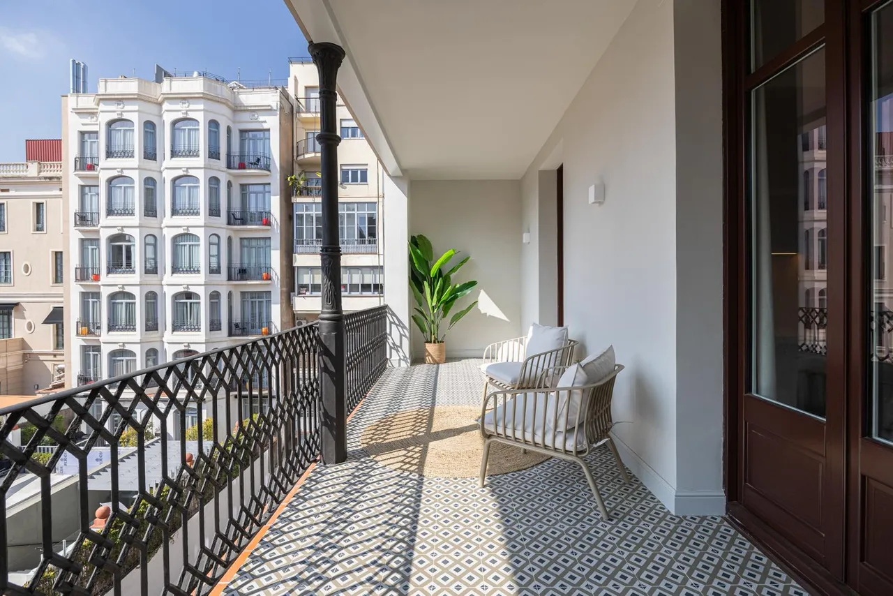 living - Piso de 200m² con 15m² terraza en venta en Eixample Derecho - gallery - 4