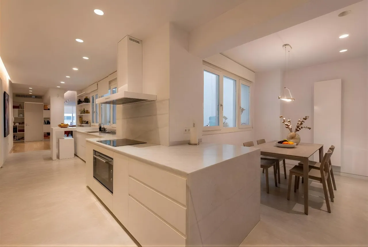 living - 292m² apartment for rent in Jerónimos, Madrid - gallery - 5