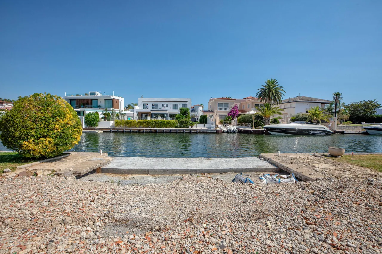 living - 500m² plot for sale in Empuriabrava, Costa Brava - gallery - 7