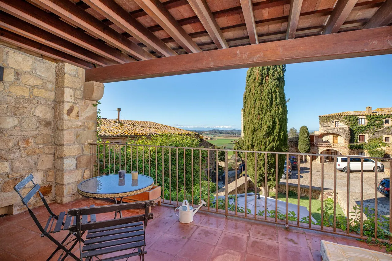 living - Casa rural de 309m² con 84m² de jardín en venta en Baix Empordà - gallery - 3