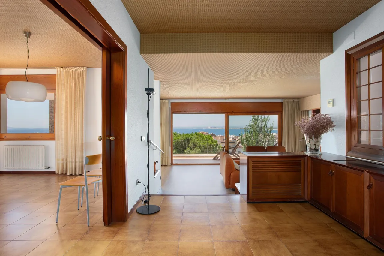 living - 704m² house / villa for sale in Bay of Roses, Costa Brava - gallery - 6