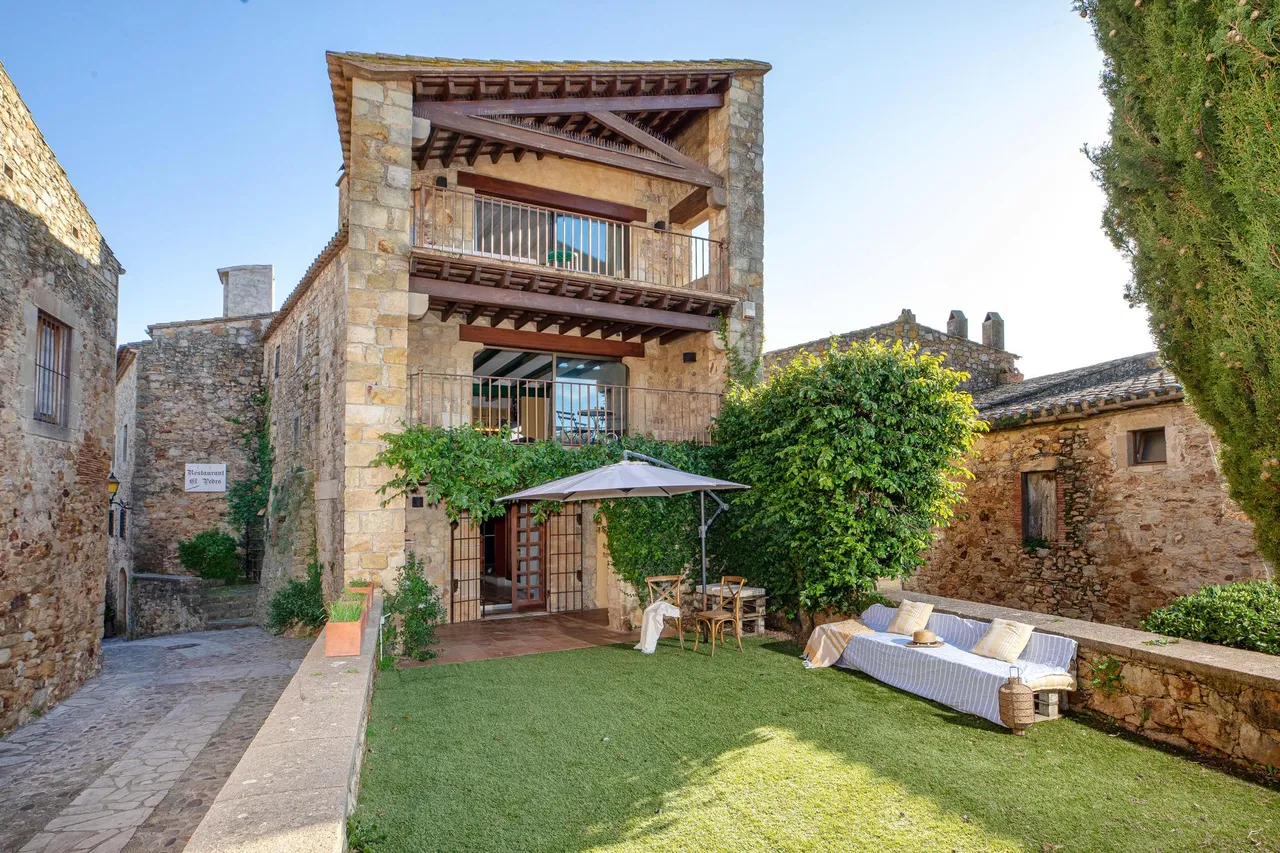 living - 309m² country house with 84m² garden for sale in Baix Empordà - gallery - 2