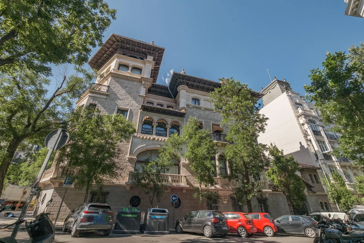 living - Piso de 317m² en venta en Almagro, Madrid - gallery - 8