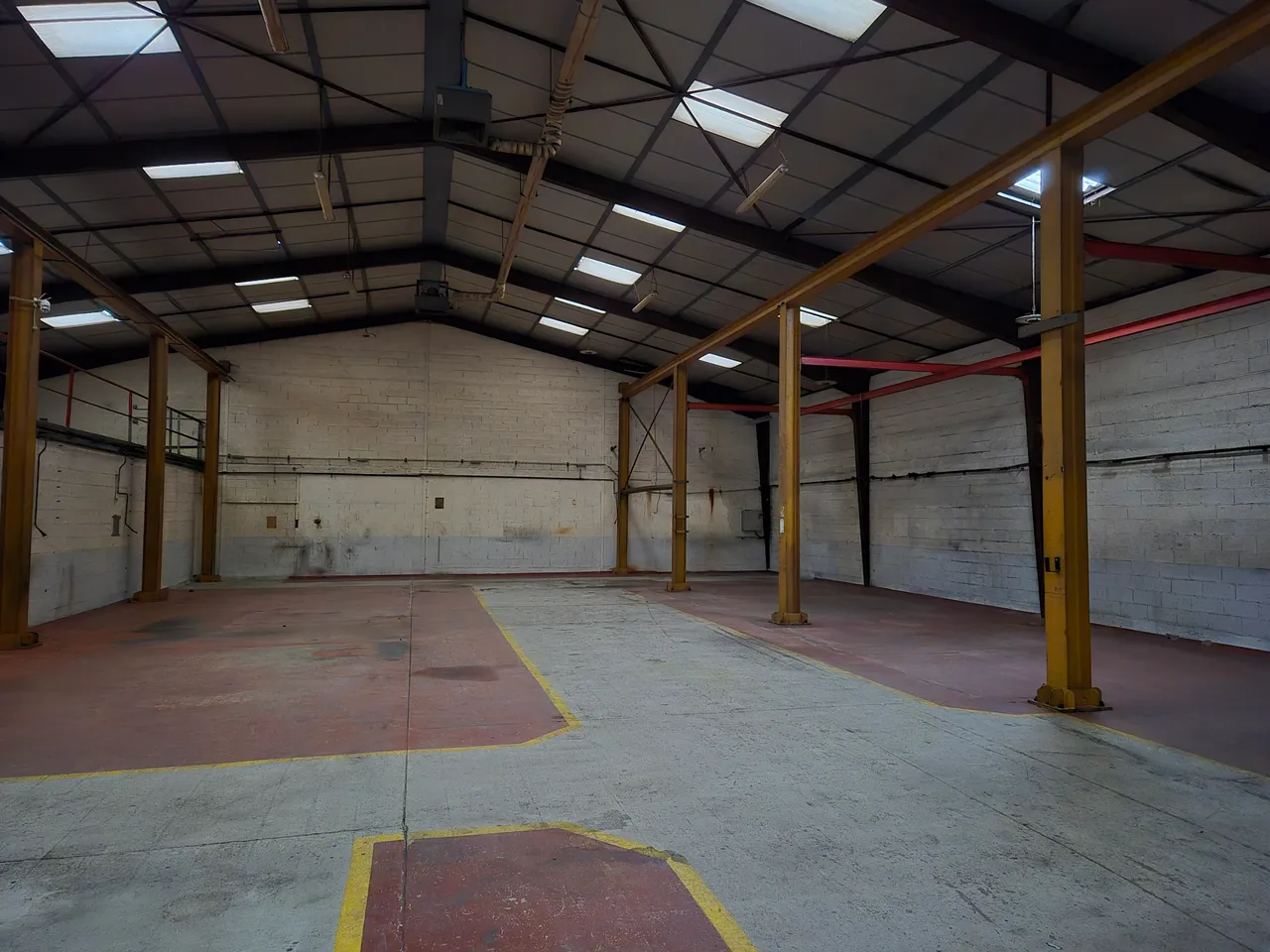 logistics - Warehouse / Offices For Rent - gallery - 2