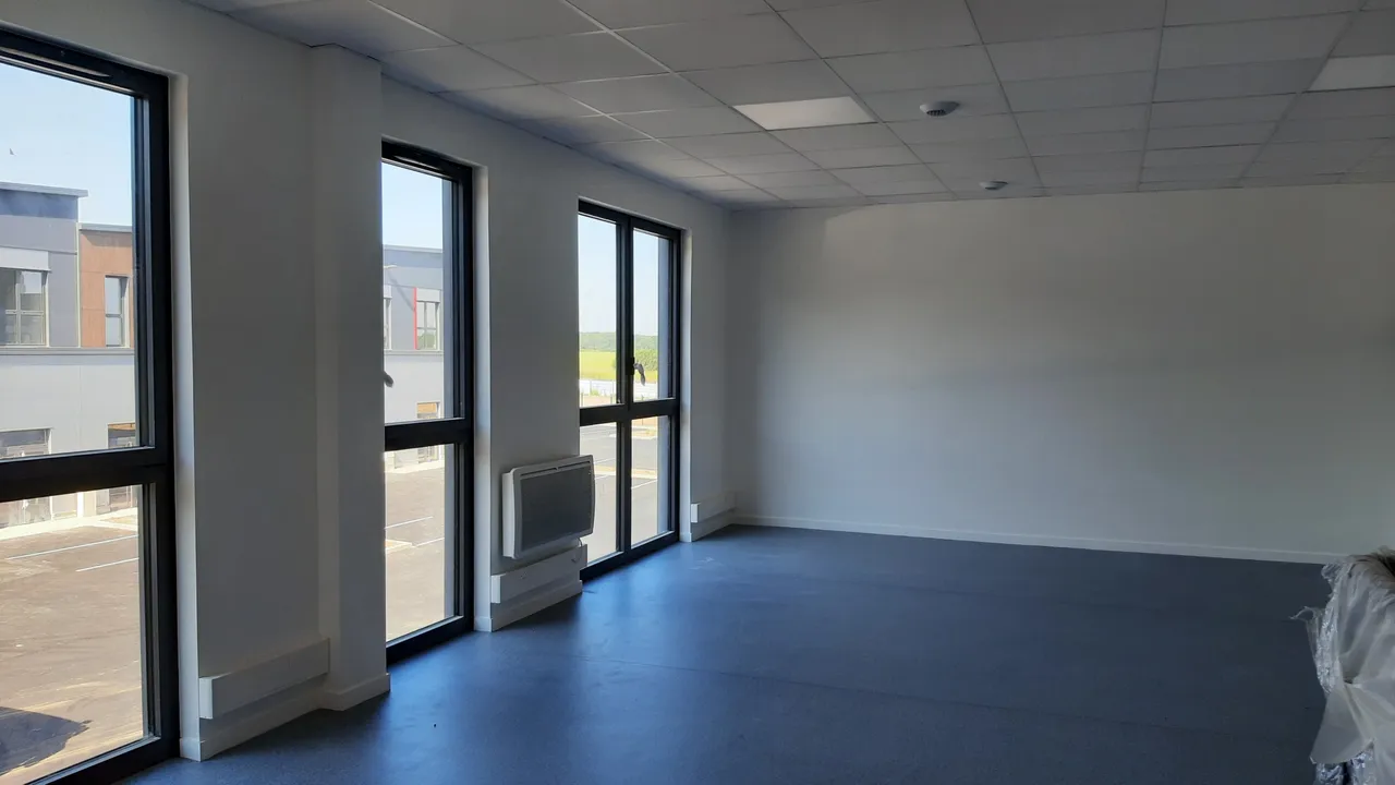 logistics - Light Industrial Premises / Offices For Rent - gallery - 3