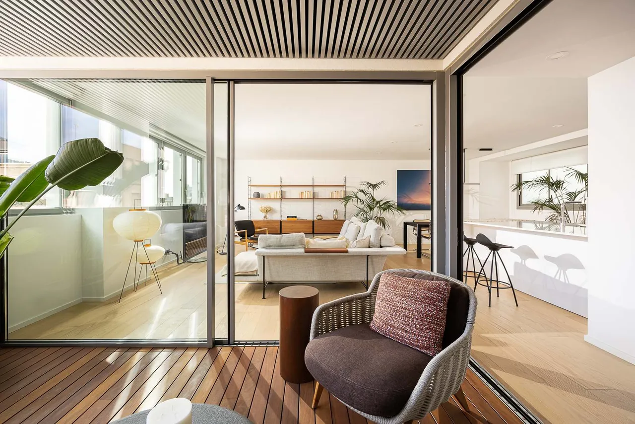 living - Casa Maury Parés - gallery - 2