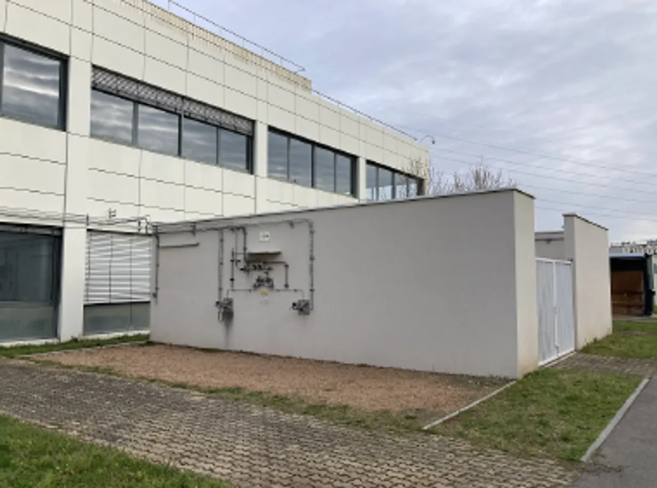 logistics - Light Industrial Premises / Offices For Rent - gallery - 3