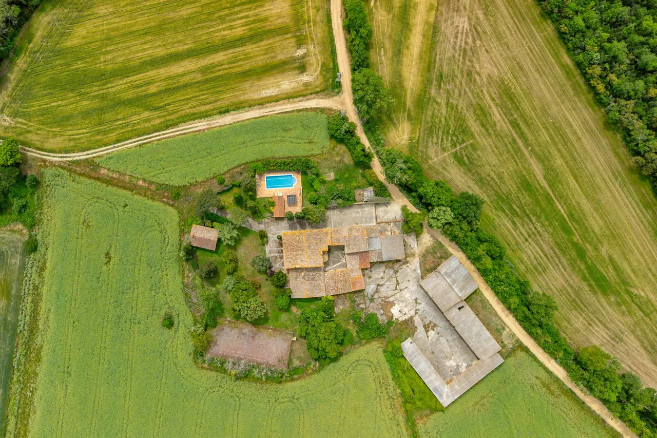 living - Casa rural de 2,460m² en venta en El Gironés, Girona - Plano del piso - 1
