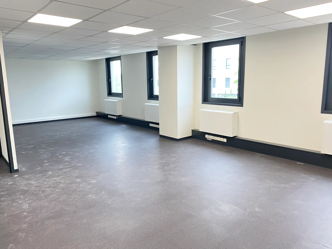 logistics - Warehouse / Offices For Rent - gallery - 10