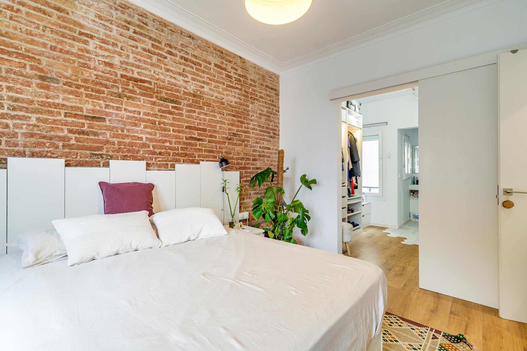 living - 90m² penthouse for sale in Eixample Right, Barcelona - gallery thumbnail - 6