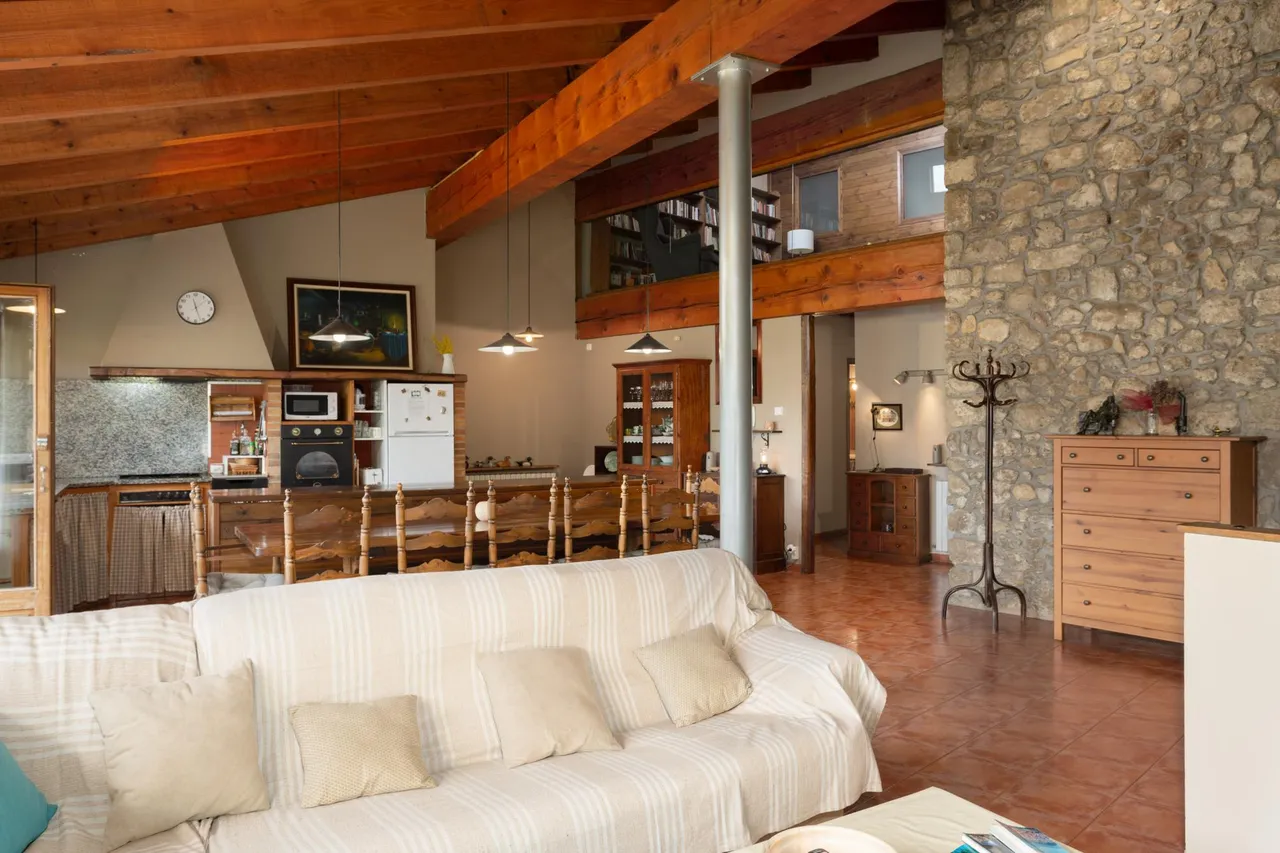 living - 690m² masia with 379m² garden for sale in La Garrotxa - gallery - 9