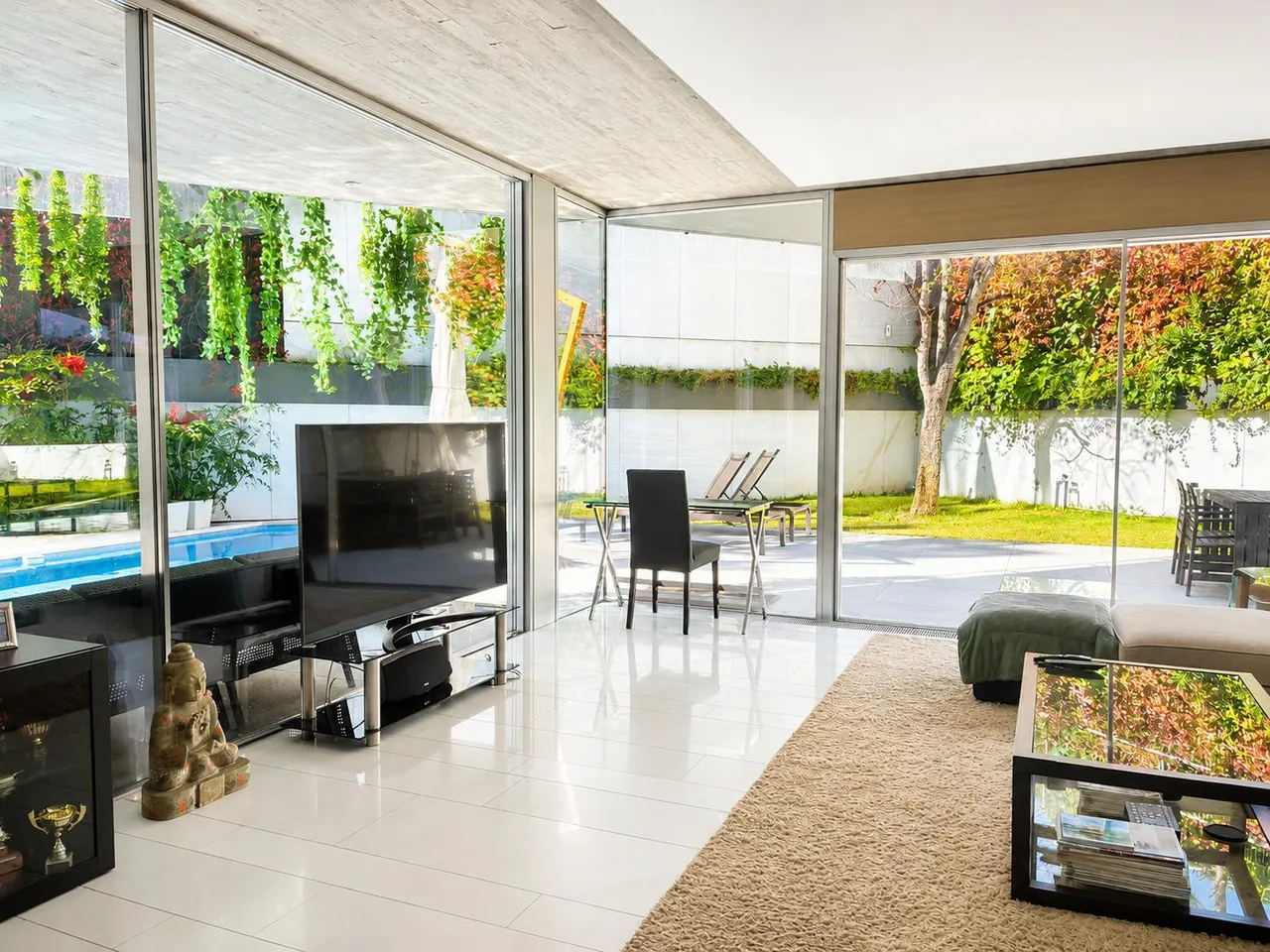 living - Piso de 560m² con 300m² de jardín en venta en Conde de Orgaz y Piovera - gallery - 4