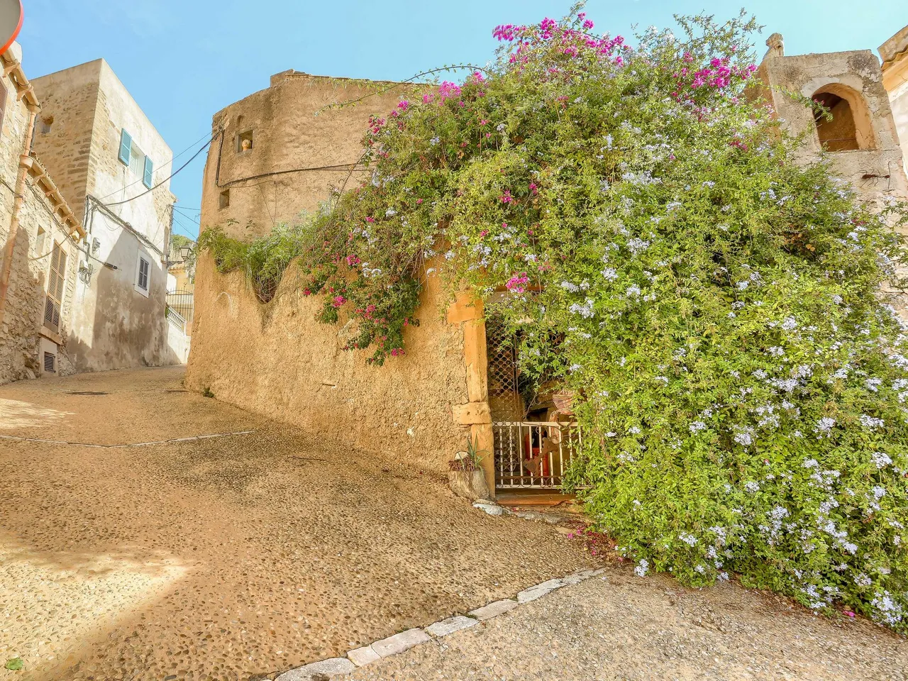living - Edificio de 807m² en venta en Norte de Mallorca - gallery - 4