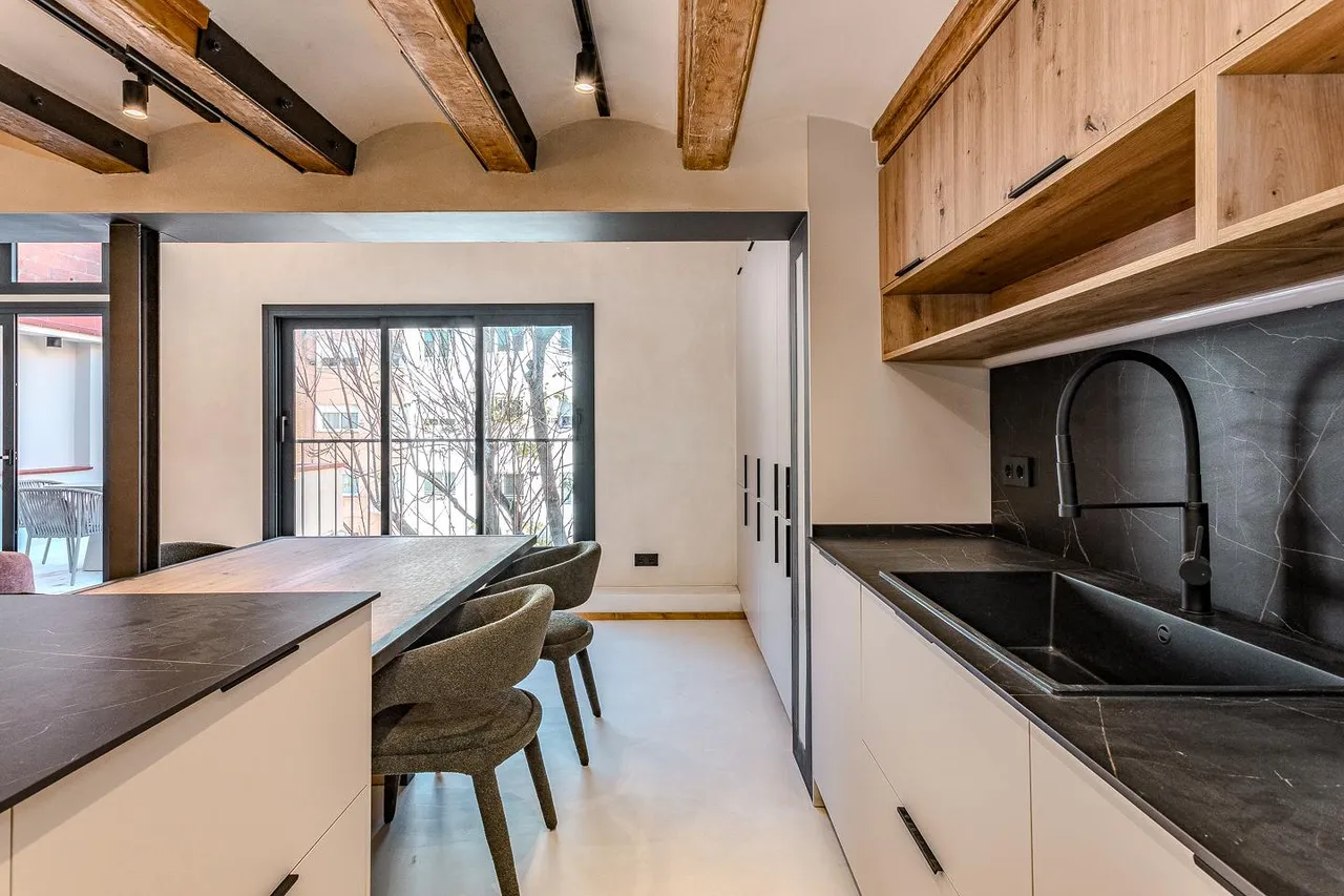 living - 155m² penthouse with 6m² terrace for sale in Gràcia - gallery - 5