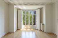 living - 225m² apartment for rent in Cortes / Huertas, Madrid - gallery thumbnail - 1