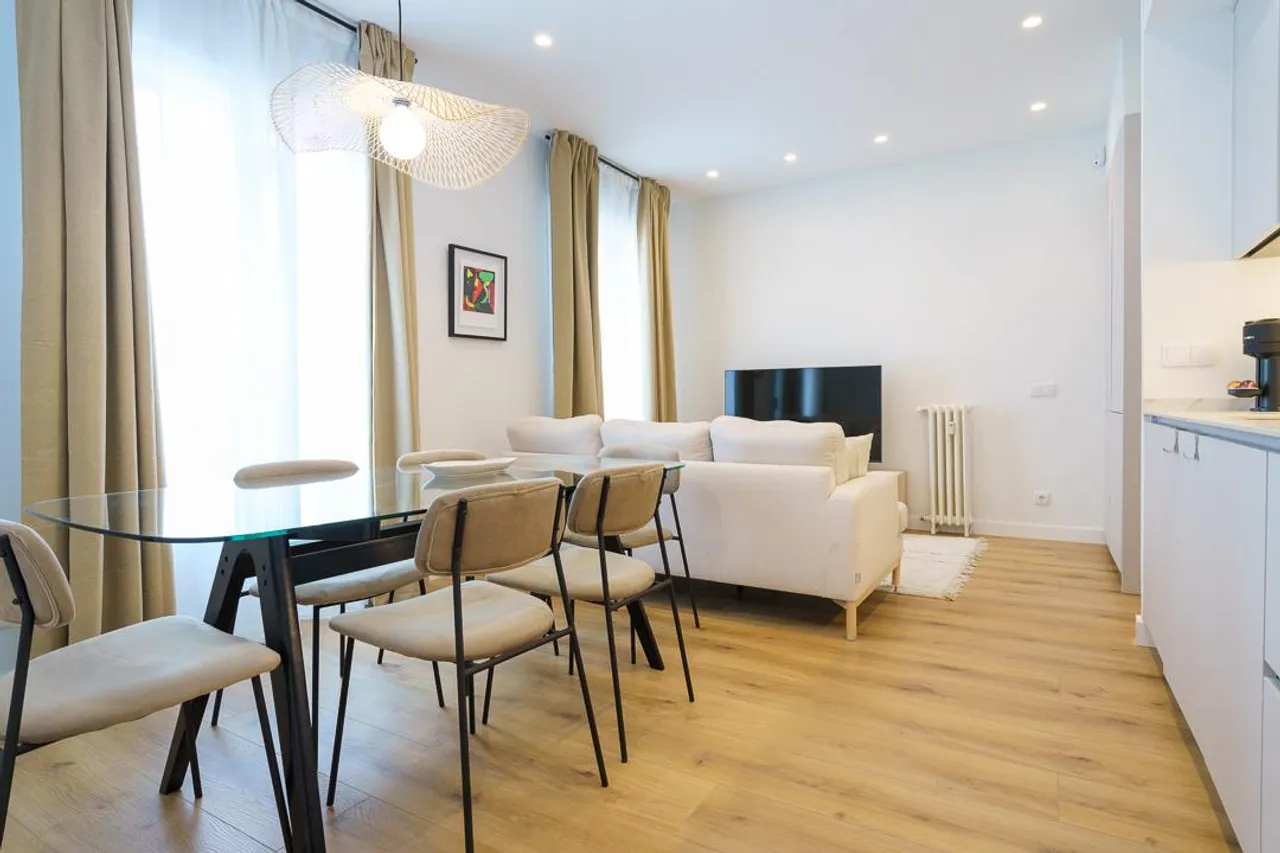 living - Piso de 100m² en alquiler en Gaztambide, Madrid - gallery - 2