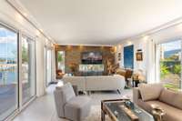 living - Casa / villa de 405m² con 200m² terraza en venta en Bahía de Rosas - gallery thumbnail - 9