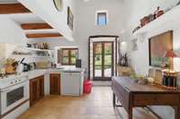 living - Casa rural de 510m² con 206,000m² de jardín en venta en Manacor - gallery thumbnail - 9