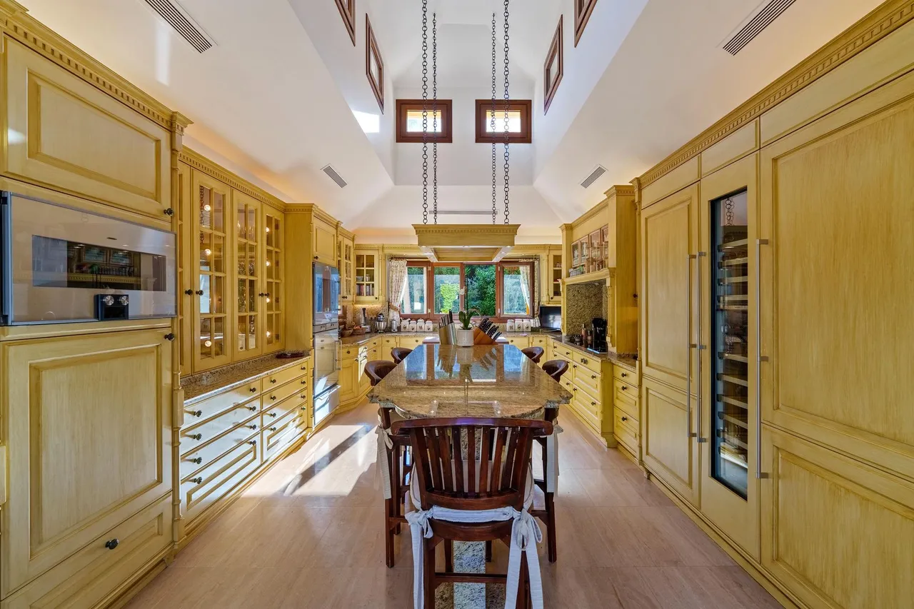 living - Casa / villa de 712m² con 133m² terraza en venta en Milla de Oro - gallery - 10