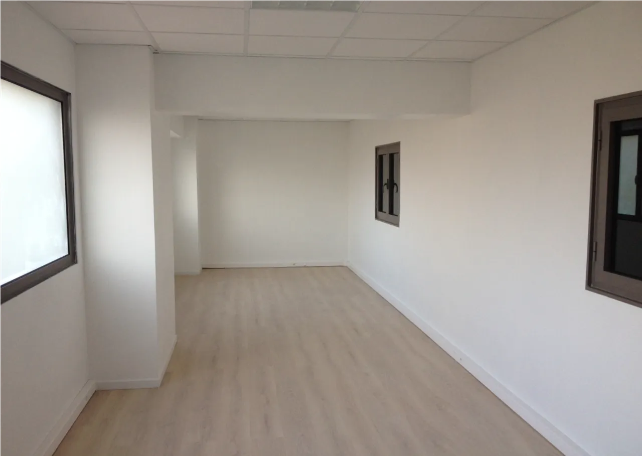 logistics - Local d’activités À Louer - gallery - 7