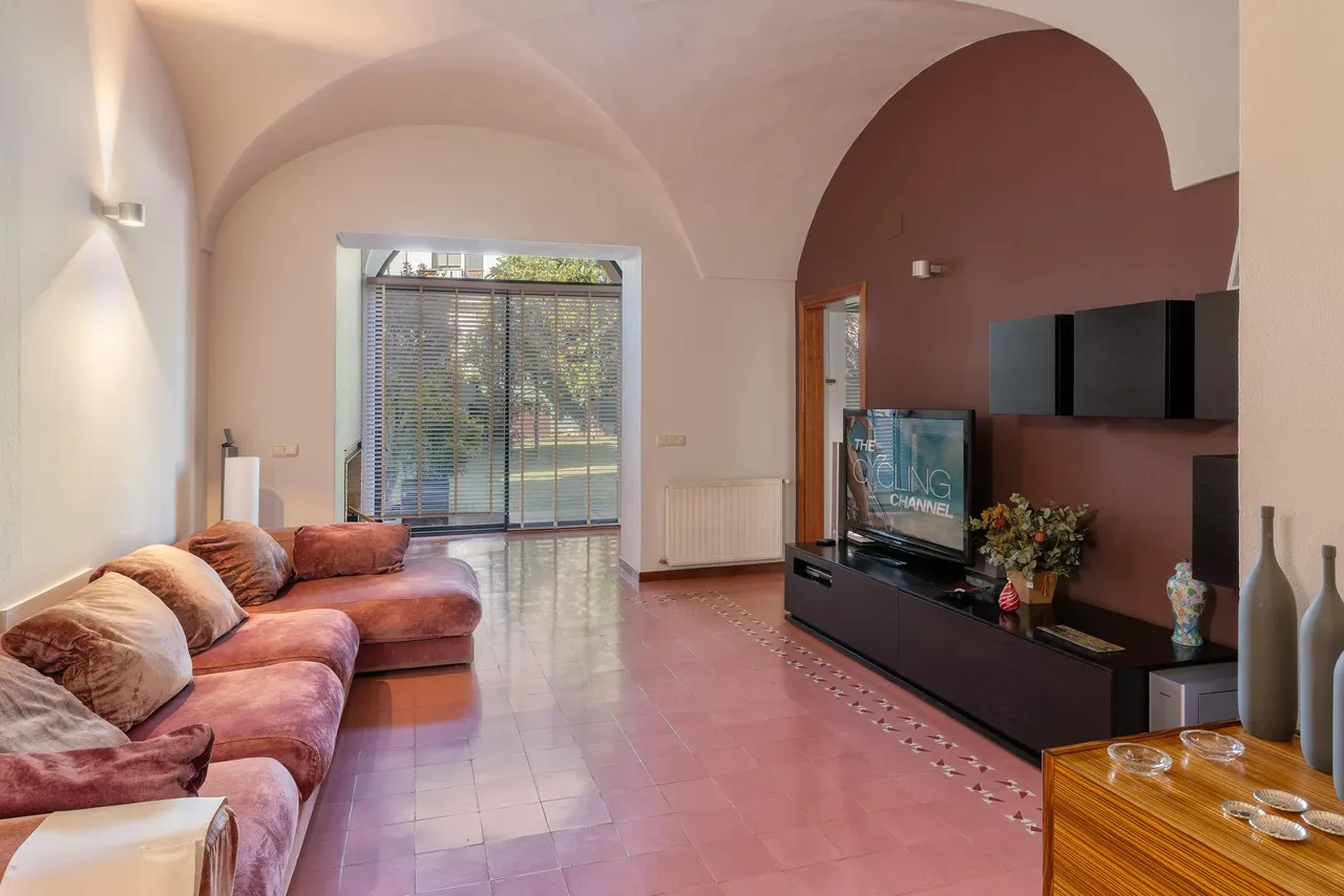 living - 567m² house / villa for sale in Pla de l'Estany, Girona - gallery - 8