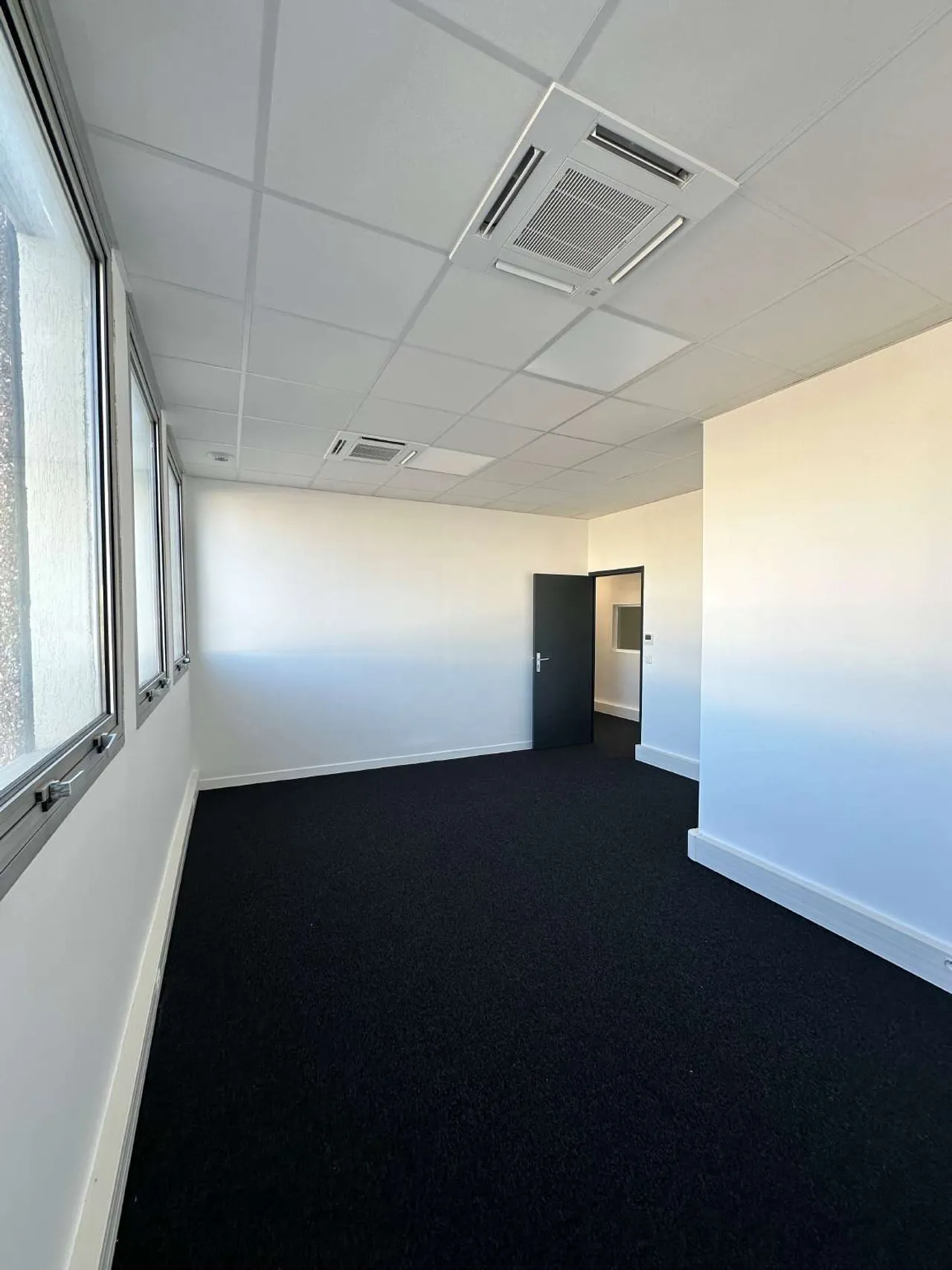 logistics - Light Industrial Premises / Offices For Rent - gallery - 6